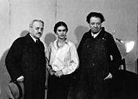 DTR377593 Albert Kahn, Frida Kahlo and Diego River