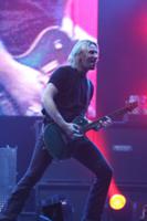Концерт группы 'Nickelback' на сцене 'O2 Arena', Л