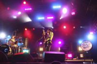 Участники группы 'The Ting Tings' выступили с конц