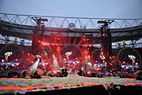 Британские рокеры 'Coldplay' дали концерт на стади