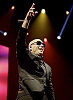 Питбуль (Pitbull) выступил с концертом в Нью-Йорке