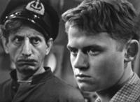 Кадр из фильма 'Шурка выбирает море', СССР, 1963. 