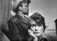 Кадр из фильма 'Последний хлеб', СССР, 1963. На фо