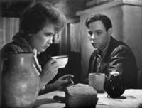 Кадр из фильма 'Последний хлеб', СССР, 1963. На фо