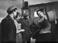 Кадр из фильма 'Последний хлеб', СССР, 1963. На фо