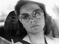 Кадр из фильма 'Одинокая женщина желает познакомит
