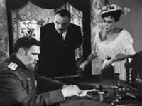 Кадр из фильма 'Ласточка', СССР, 1957. На фото - В