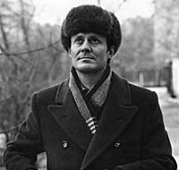 Кадр из фильма 'Школьный вальс', СССР, 1977. На фо