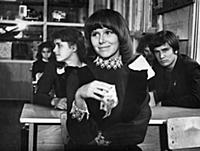 Кадр из фильма 'Школьный вальс', СССР, 1977. На фо