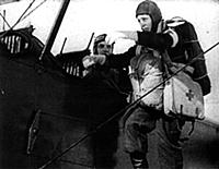Red Army parachute nurse with medical stores / sup