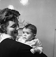 Barbara Murray and baby daughter