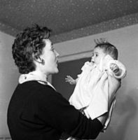 Barbara Murray and baby daughter
