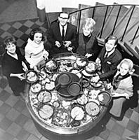 Members of the Black and White Minstrels get food 