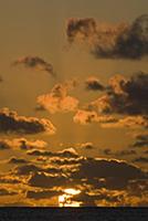 Clouds and sun setting at sunset over the Pacific 