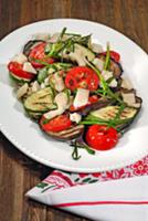 Жаренный овощи с козьим сыром