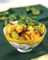 Картофельный салат с солеными огурцами и грибами
