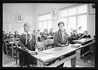 Кадр из фильма: 'Звонят, откройте дверь'. На фото: