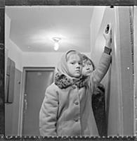 Кадр из фильма: 'Звонят, откройте дверь'. На фото: