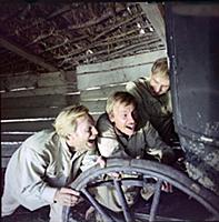Кадры из фильма «Свой среди чужих, чужой среди своих»