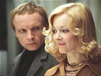 Кадр из фильма «Ирония судьбы». Андрей Мягков и Ба