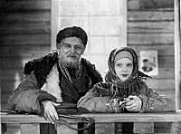 Кадр из фильма «Свинарка и пастух», (1941). На фот