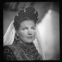 Кадр из фильма «Каменный цветок», (1946). На фото: