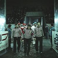 Кадр из фильма «Такая жесткая игра - хоккей», (198