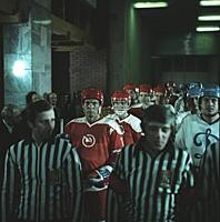 Кадр из фильма «Такая жесткая игра - хоккей», (198