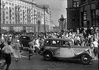 Кадры с автомобилями из фильма «Подкидыш», (1939)
