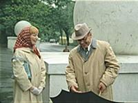 Кадр из фильма: 'Покровские ворота', (1982). На фо