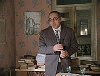 Кадр из фильма: 'Покровские ворота', (1982). На фо