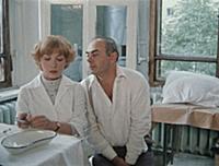 Кадр из фильма: 'Покровские ворота', (1982). На фо