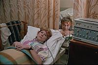Кадр из фильма «Любовь и голуби», (1984). На фото: