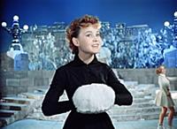 Кадр из фильма: «Карнавальная ночь», (1956). На фо