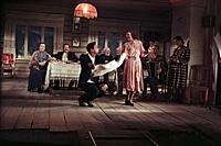 Кадр из фильма «Свадьба с приданым», (1953). На фо