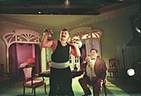 Кадр из фильма «Борец и клоун», (1957). На фото: С