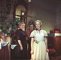 Кадр из фильма «Испытание верности», (1954). На фо