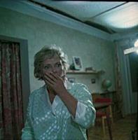 Кадр из фильма «Бриллиантовая рука», (1969). На фо