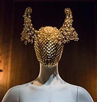 Выставка Alexander McQueen: Savage Beauty