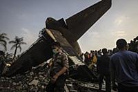 В Индонезии разбился военный самолет