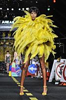 Показ Moschino на Неделе моды в Милане