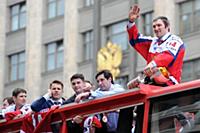Хоккеист, член сборной России Александр Овечкин (с