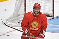 Тренировка сборной России по хоккею. Хоккеист Алек