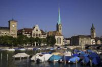 Цюрих (Zurich), Швецария. На фото - лодки на реке 