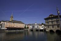 Цюрих (Zurich), Швецария. На фото - река Лиммат (L