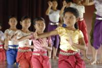 Ученицы школы национальных танцев Аспар 'Apsara Ar
