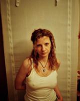 Молодежь России. На фото - 32-летняя Лена позирует