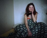 Молодежь России. На фото - 32-летняя Лена в кроват
