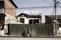 Улица в городе 'Gjilan', Косово, 20 октября 2008.
