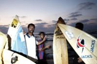 Серфингисты из команды 'Surfing for Peace' в секто